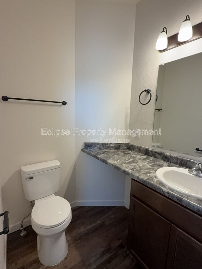 Building Photo - 250 Sasha St