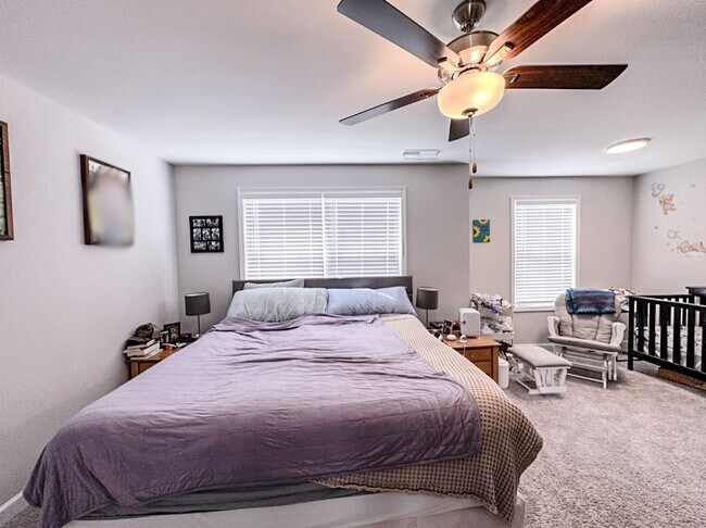 Building Photo - Stunning 4 Bed Home with Fenced Backyard