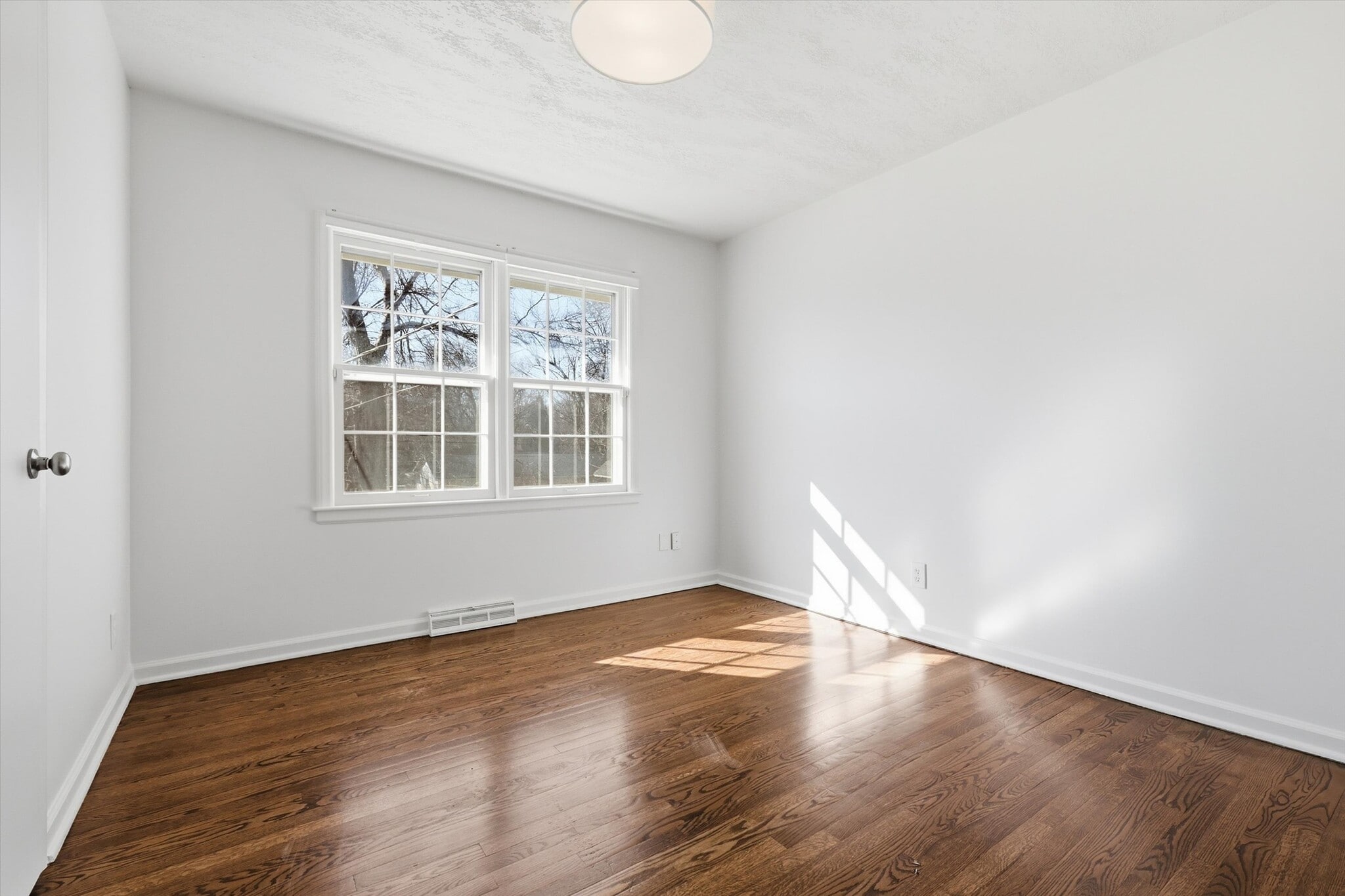 guest room 2 - 2309 W 104th St
