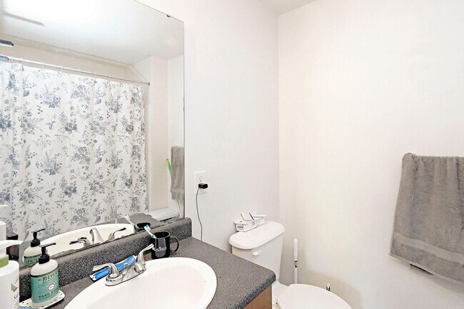 Building Photo - Student-Friendly Rental in Eagles Landing - Utilities Included