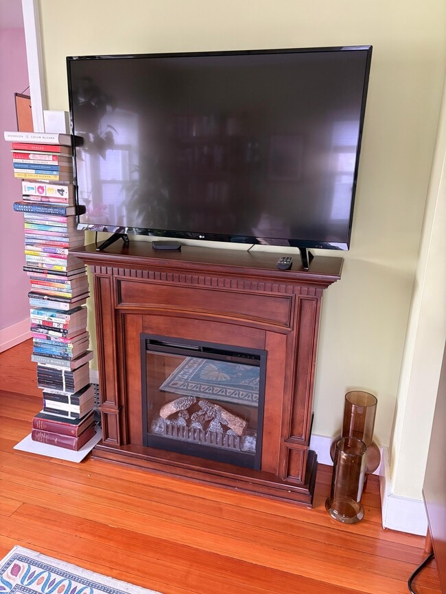 Building Photo - 52 Bolton St