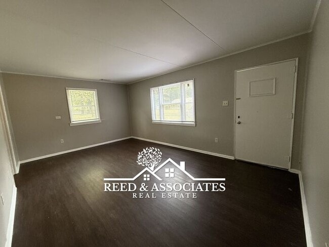 Building Photo - Adorable Millington Home