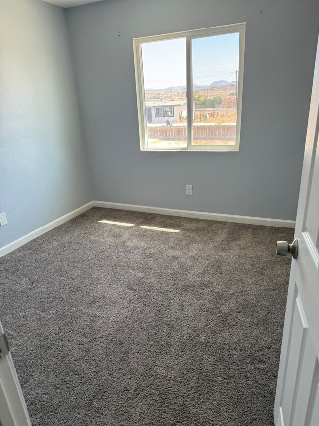Building Photo - 1434 Mesa Dr