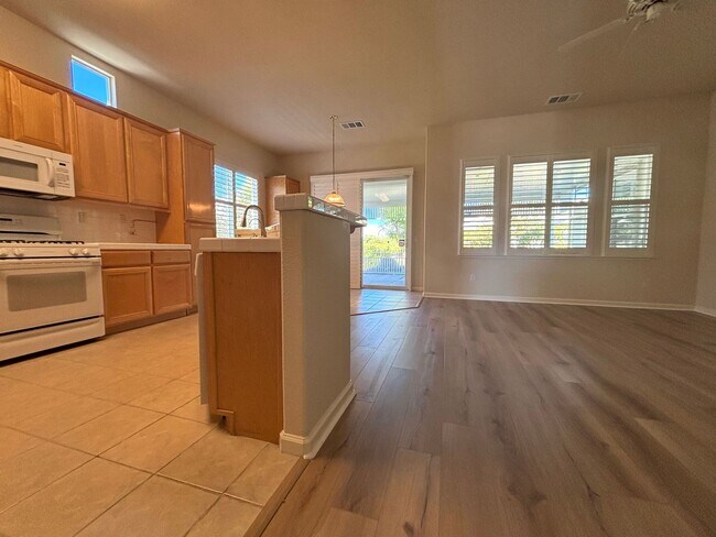 Building Photo - Gorgeous 3 Bed 2.5 Bath with SOLAR! 55+ Community