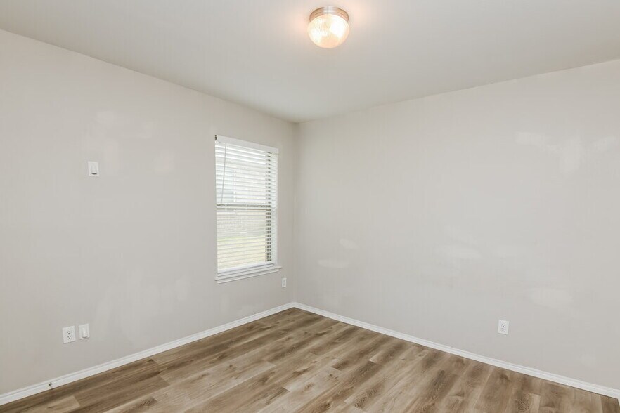 Building Photo - 1842 Reynolds St