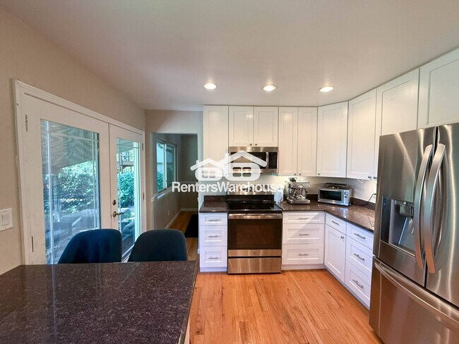 Building Photo - 1060 Ithaca Dr