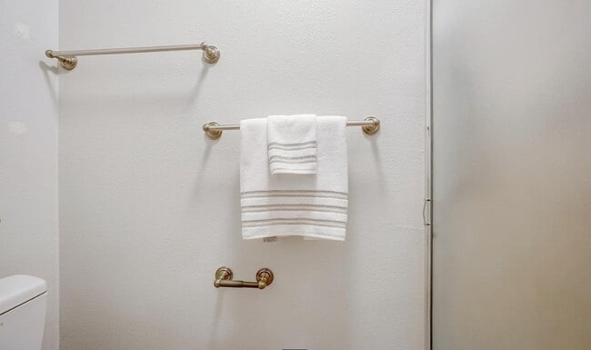 Building Photo - 5085 Valley Crest Dr