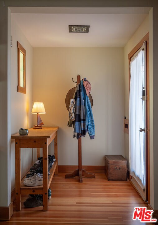 Building Photo - 1480 N Mentor Ave