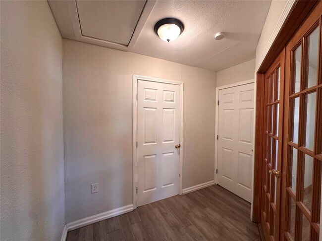 Building Photo - 400 Sun Bonnet Dr