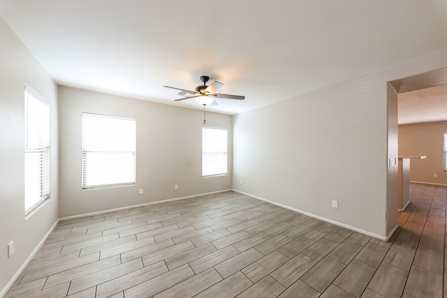 Building Photo - 10958 W Pierson St
