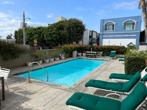 Building Photo - 22 Navy St