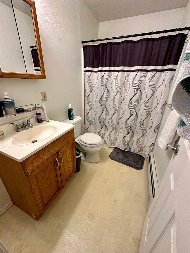 Building Photo - 3bd, 2 bath Home for Rent w/ Large 2 Car G...