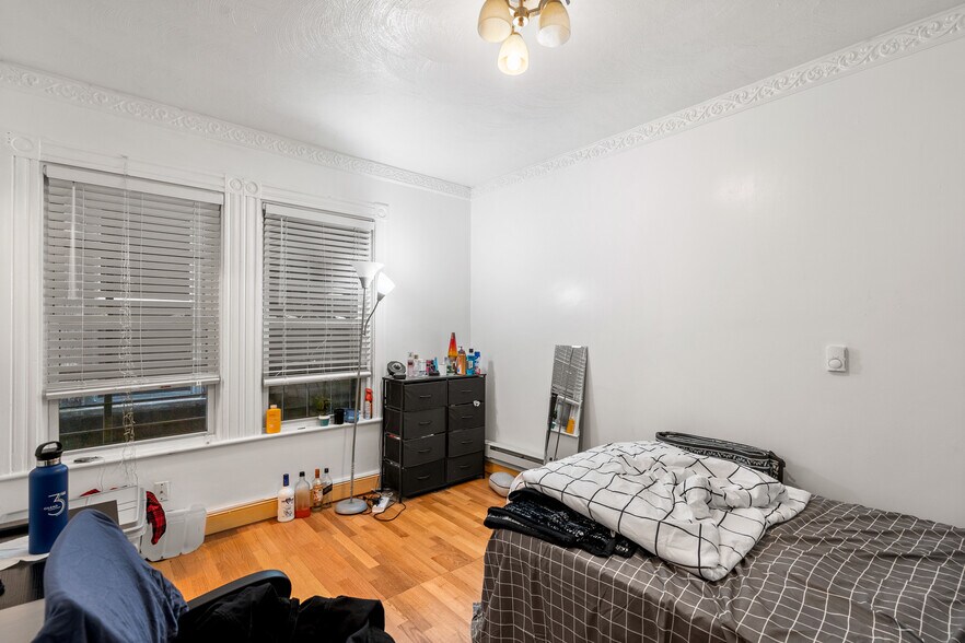 Building Photo - 78 Hillside St