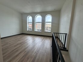 Building Photo - 210 S Main St