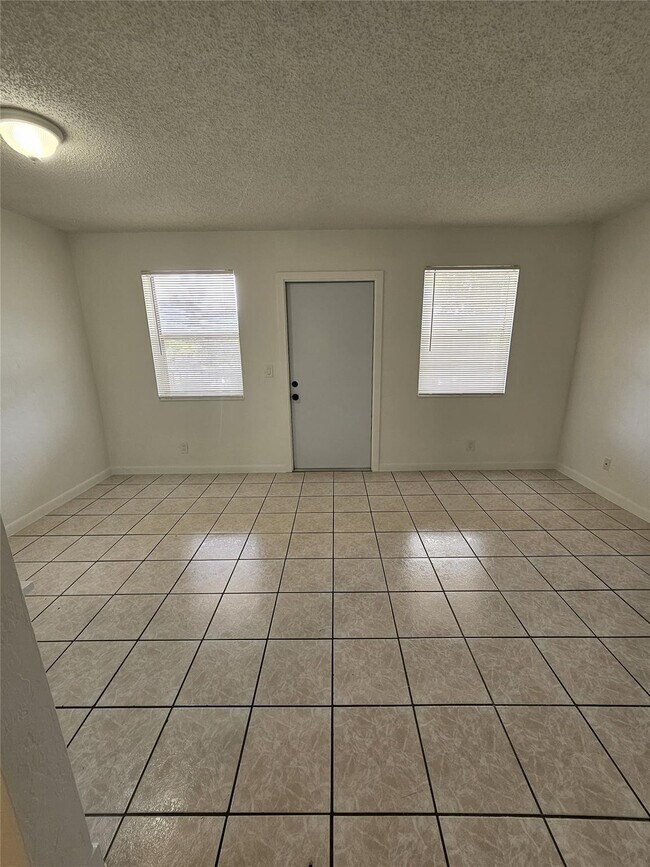 Building Photo - 1151 NE 17th Ct