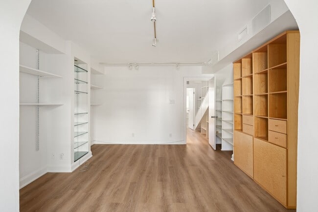 Building Photo - Incredible Rittenhouse Home