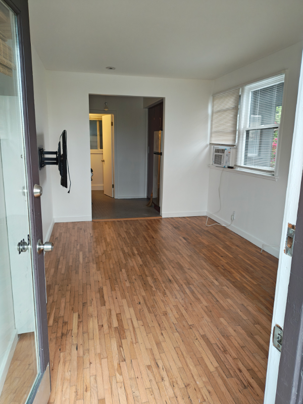 Building Photo - 250 3rd Ave