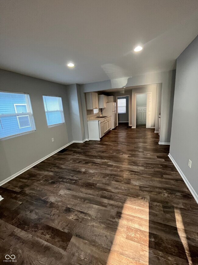 Building Photo - 742 N Denny St