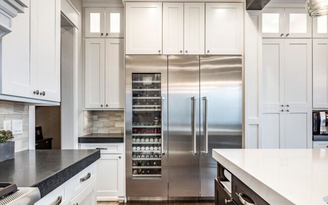 Building Photo - Luxurious Herriman 6 Bed with Indoor Court, Theater & Stunning Views!!!