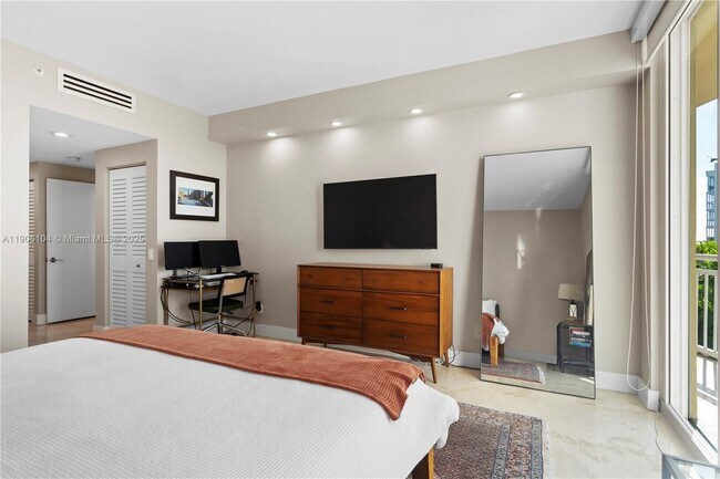 Building Photo - 2475 Brickell Ave