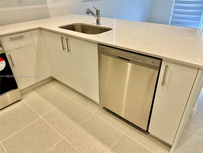 Building Photo - 2867 SE 25th Ter