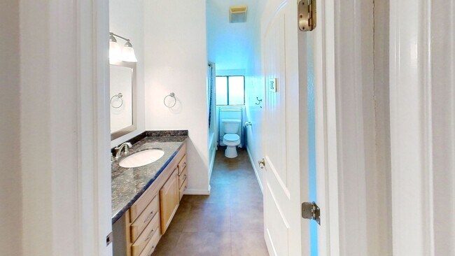 Building Photo - 3 Bedroom, 3 Bathroom Live Oak Canyon Home...