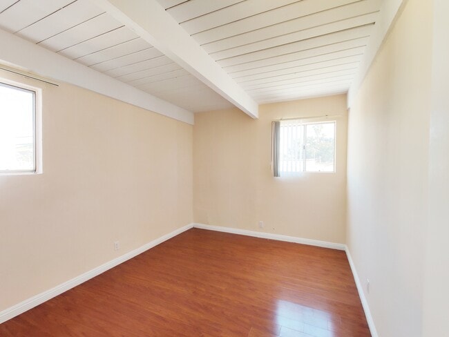 Building Photo - 1376 N Serrano Ave