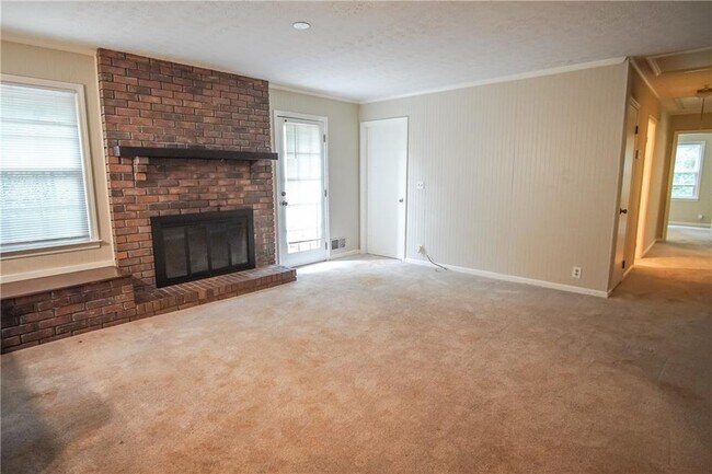 Building Photo - 2173 Holly Ct