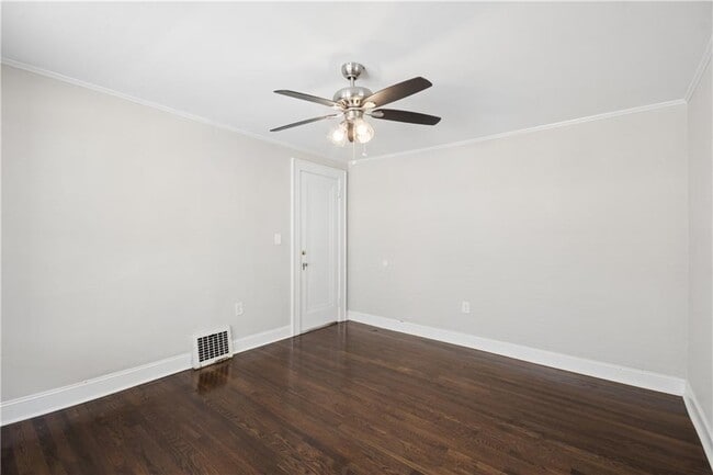 Building Photo - 1213 Cameron Ct NE