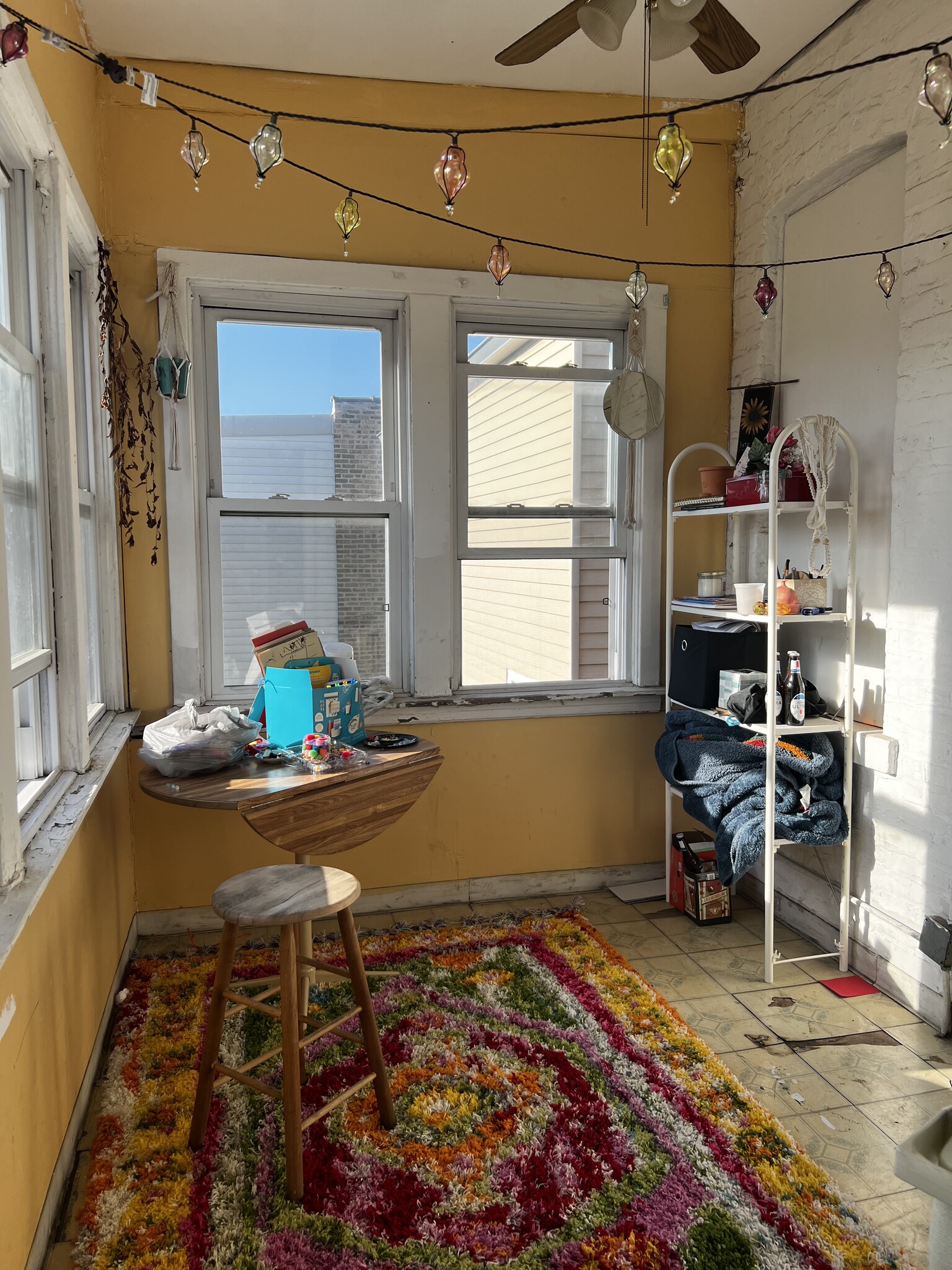 enclosed porch - 3704 N Magnolia Ave