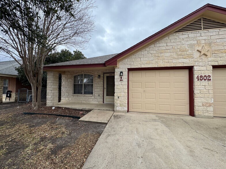 Building Photo - 4802 John David Dr