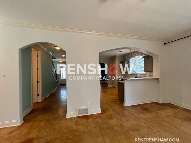 Building Photo - Vibrant Midtown Property - 3 Bedroom / 2.5...