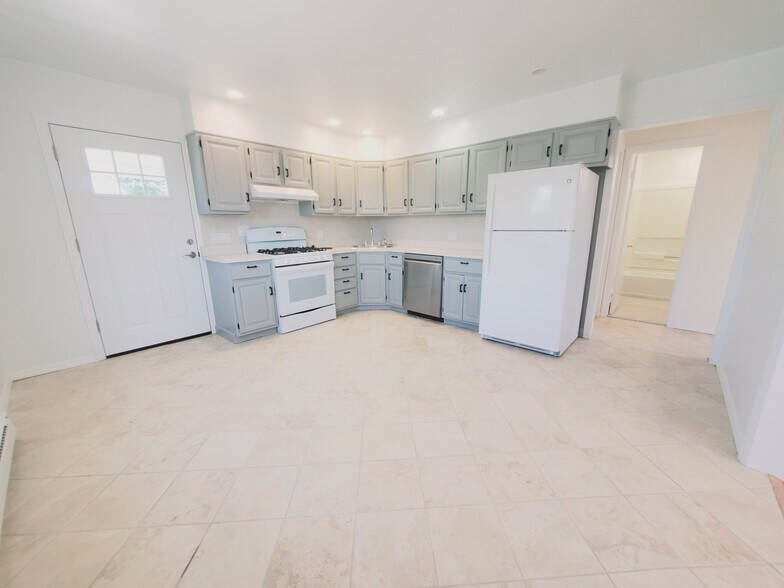 Building Photo - 798 Cove Rd