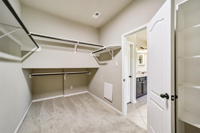Building Photo - 6207 Holly Oaks Court