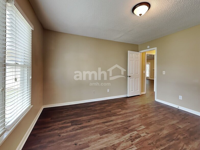 Building Photo - 4408 Eagle Rock Rd