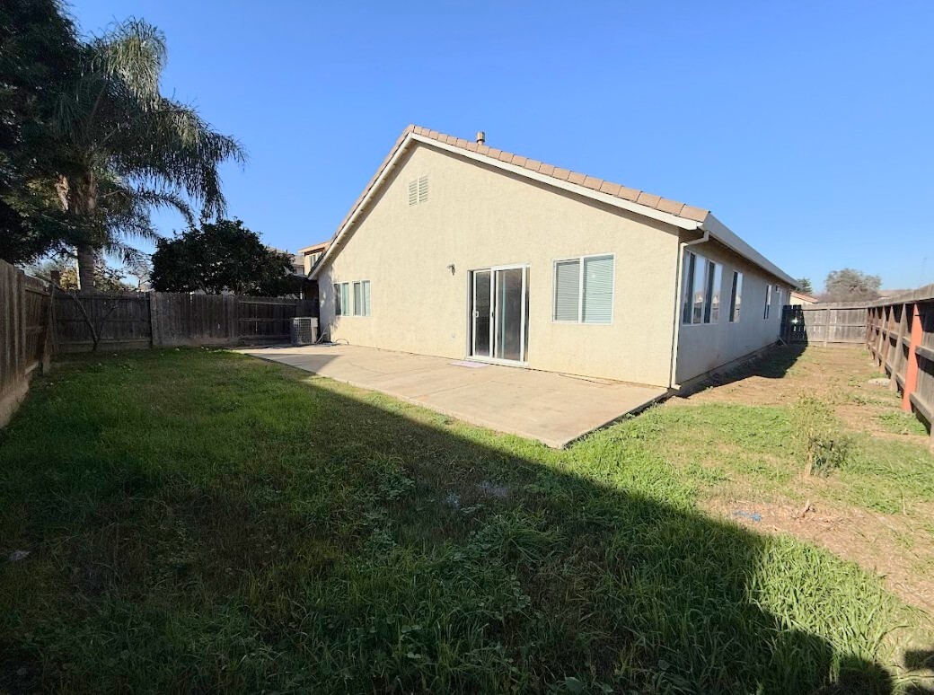 Building Photo - 1330 Riverside Ct