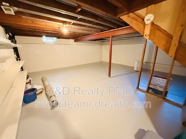 Building Photo - 8462 Glenbrook Dr