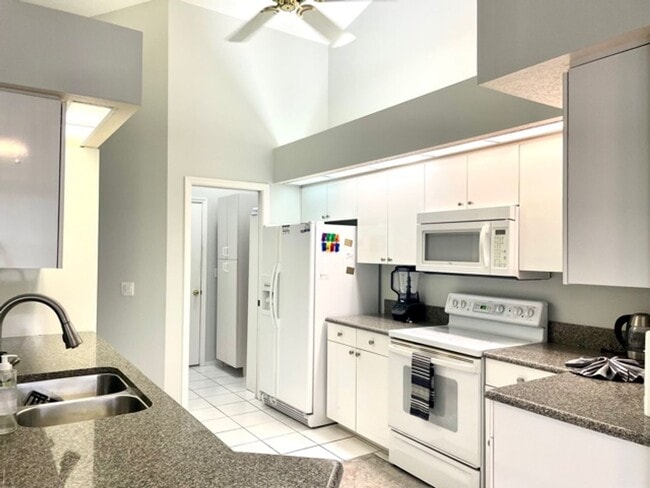 Building Photo - ANNUAL/FURNISHED HOME WITH LARGE LANAI - S...