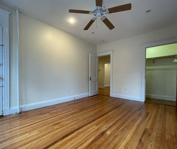 Building Photo - 248 Kelton St