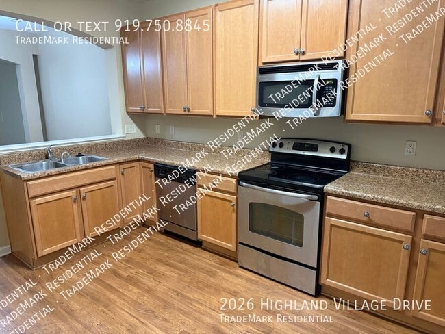 Building Photo - 2026 Highland Village Dr