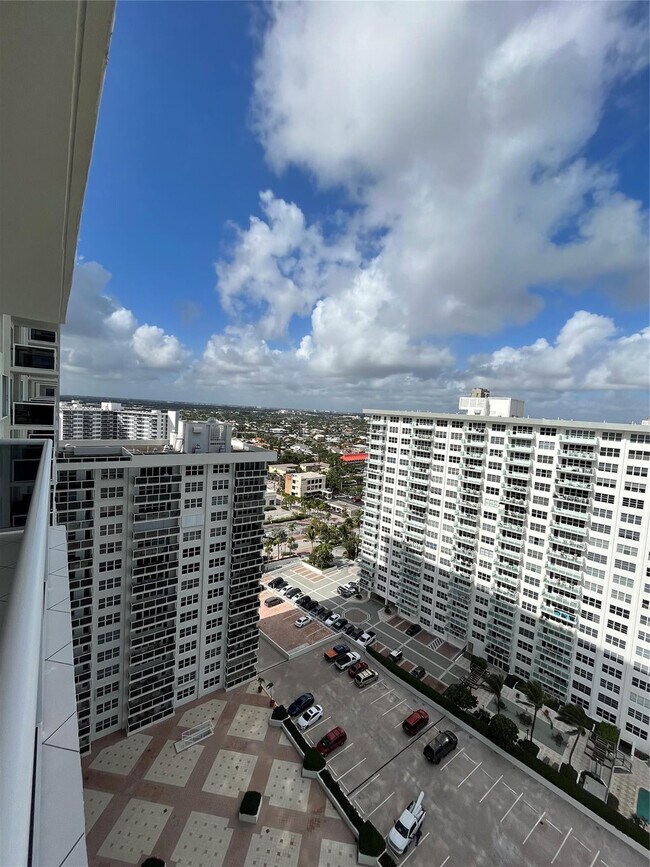 Building Photo - 3500 Galt Ocean Dr