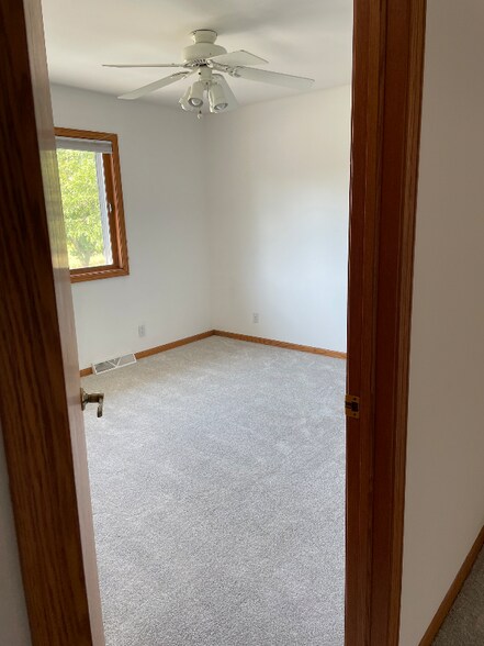 Building Photo - 560 Foxtail Dr