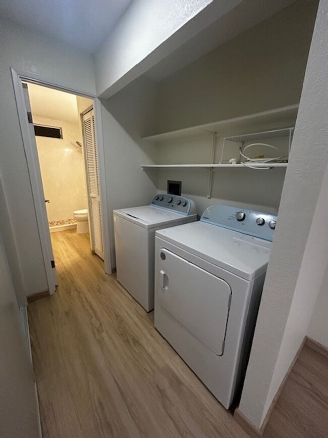 Building Photo - Available Now!  1 bedroom/ 1 bathroom/ 1 a...