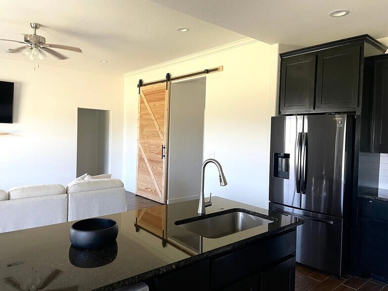 Building Photo - 200 Bull Run