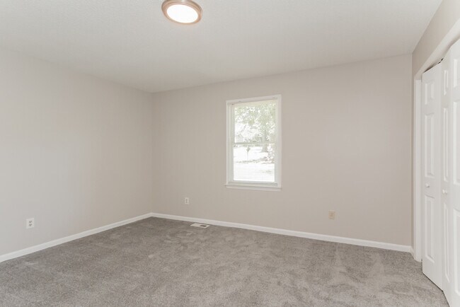 Building Photo - 504 Woodstream Dr