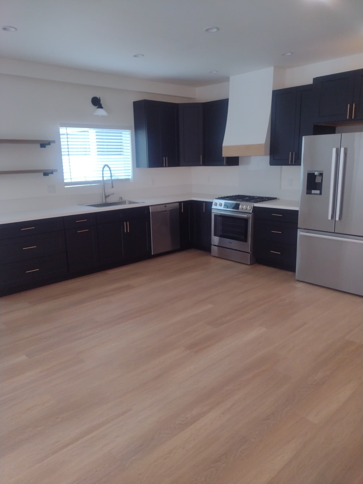 Kitchen - 2746 Veteran Ave