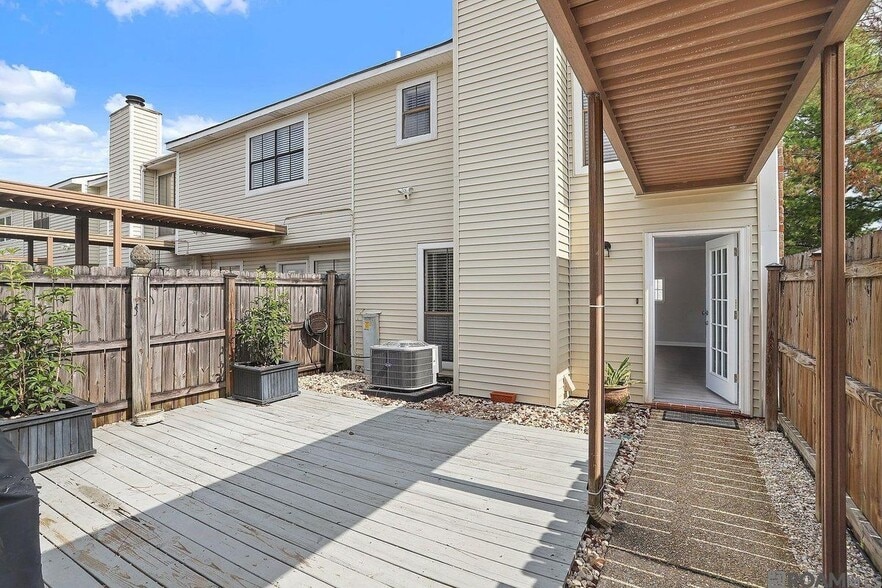 Building Photo - 9849 Siegen Ln