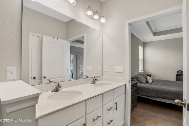 Building Photo - 404 Thistleton Wy