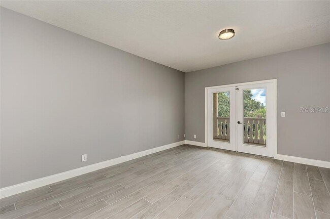Building Photo - 1648 Bayshore Dr