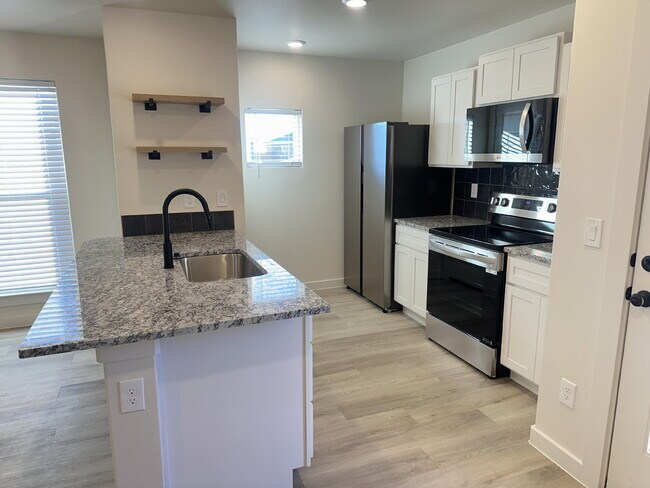 Building Photo - 517 E 23rd St